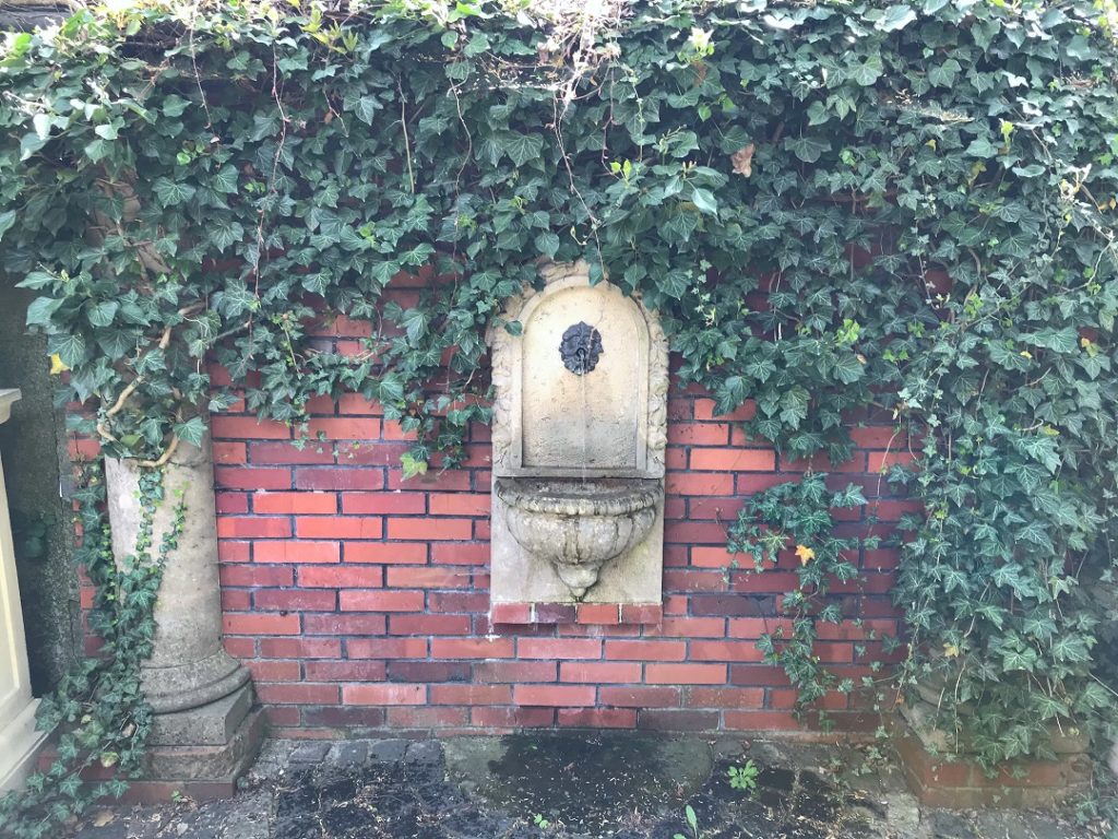 woda w ogrodzie, poidełko, wodozdrój, mała architektura ogrodowa
